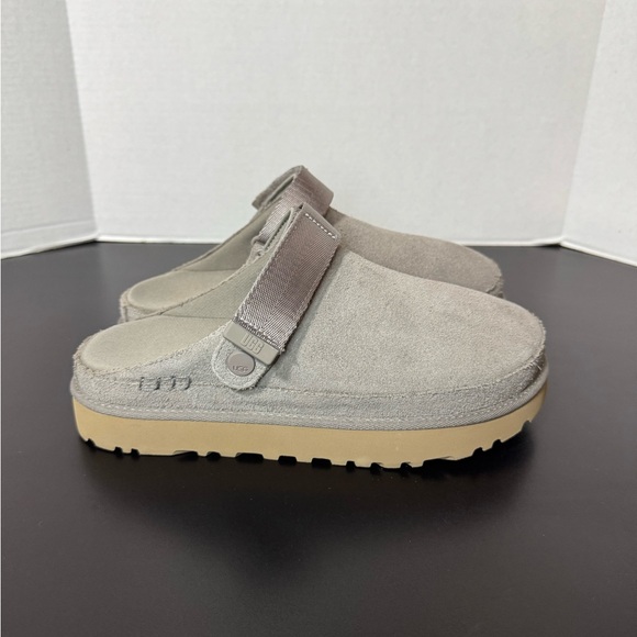 UGG Shoes - Women’s UGG goldenstar clog